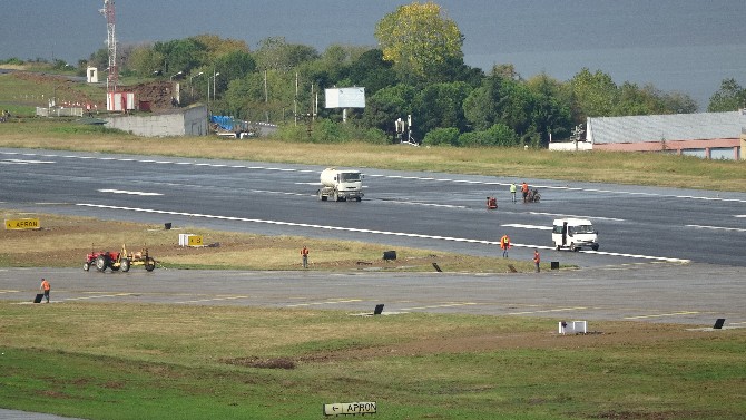 trabzon-havalimaninda-pist-aydinlatma-sistemleri-yenileme-calismalari-suruyor-(1).jpg