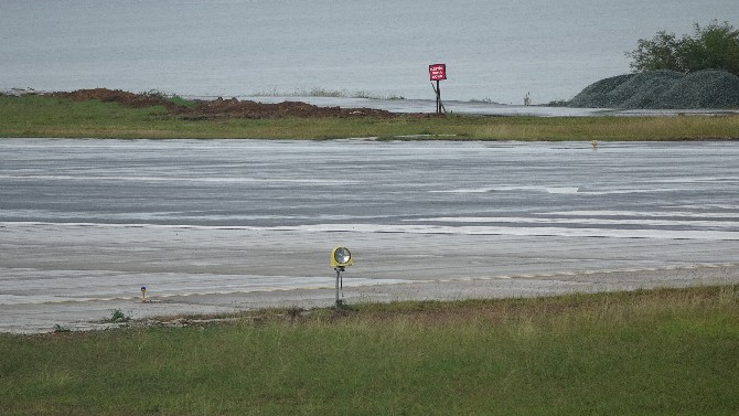 trabzon-havalimaninda-pist-aydinlatma-sistemleri-yenileme-calismalari-suruyor-(2).jpg