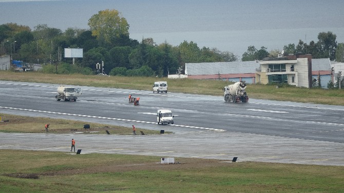 trabzon-havalimaninda-pist-aydinlatma-sistemleri-yenileme-calismalari-suruyor-(4).jpg