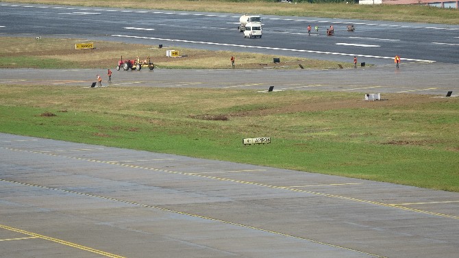 trabzon-havalimaninda-pist-aydinlatma-sistemleri-yenileme-calismalari-suruyor-(6).jpg
