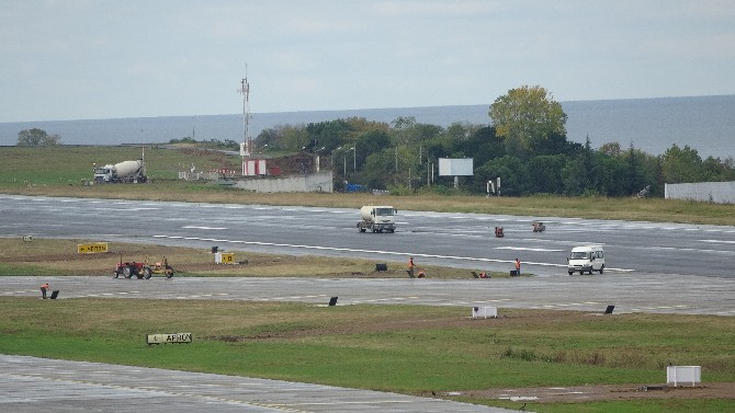 trabzon-havalimaninda-pist-aydinlatma-sistemleri-yenileme-calismalari-suruyor-(9).jpg