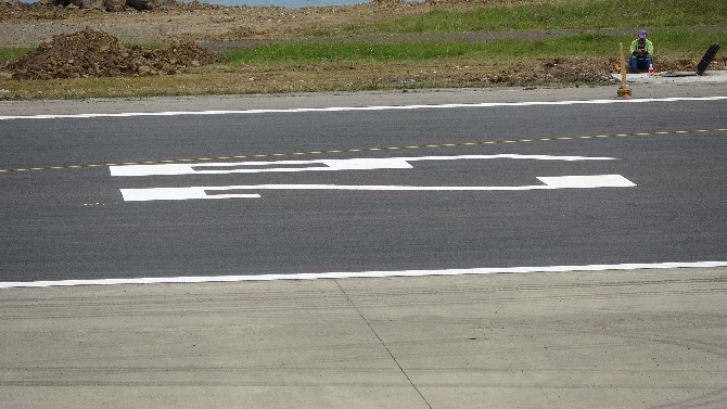 trabzon-havalimaninda-pist-yenileme-calismalarinda-sona-gelindi-(1)-001.jpg