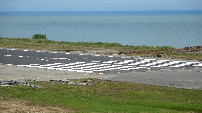 trabzon-havalimaninda-pist-yenileme-calismalarinda-sona-gelindi-(3)-001.jpg