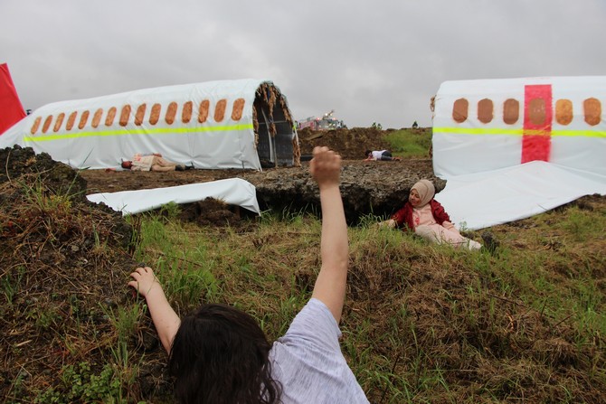 trabzon-havalimanindaki-ucak-kazasi-tatbikati-gercegini-aratmadi-(2).jpg