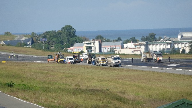 trabzon-havalimaninin-pisti-yeniden-bakima-alindi-1.jpg