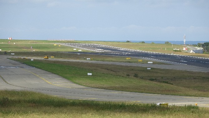 trabzon-havalimaninin-pisti-yeniden-bakima-alindi-4.jpg