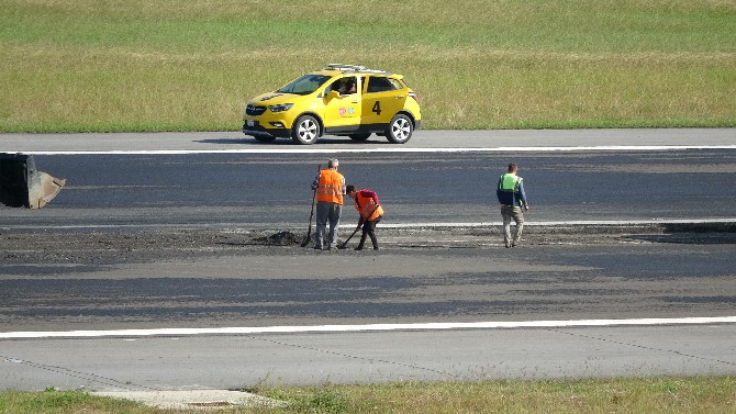 trabzon-havalimaninin-pisti-yeniden-bakima-alindi-7.jpg