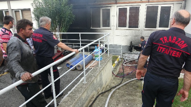 trabzon-il-saglik-mudurlugu-binasinda-cikan-yangin-korkuttu-(9).jpg
