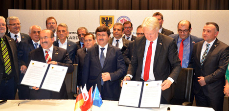 trabzon-ile-dortmund-kardes-sehir-protokolunu-imzaladi4.jpg trabzon-ile-dortmund-kardes-sehir-protokolunu-imzaladi4.jpg
