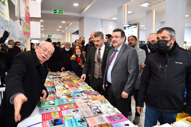 trabzon-kitap-fuari-ziyarete-acildi-3.jpg