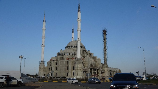 trabzon-sehir-camii-ve-kulliyesi-dogu-karadeniz’in-en-buyuk-cami-ve-kulliyesinin-yuzde-65’lik-bolumu-tamamlandi-(2).jpg