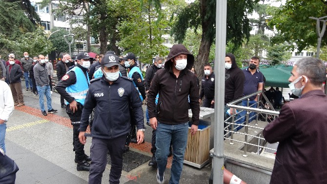 trabzon-sehir-merkezinde-gerginlige-neden-olan-biri-bayan-4-kisi-gozaltina-alindi-4.jpg