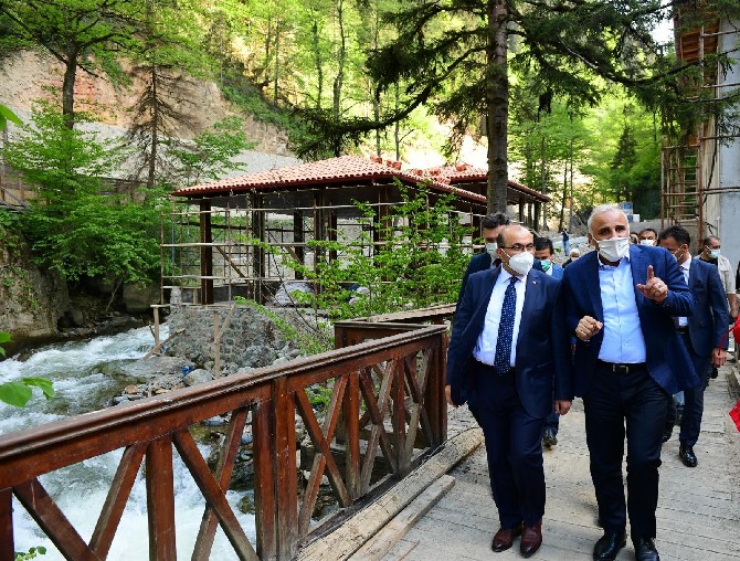 trabzon-valisi-ismail-ustaoglu,-sumela-manastiri’ni-15-haziran’da-ziyarete-acmayi-hedeflediklerini-soyledi.-(2).jpg
