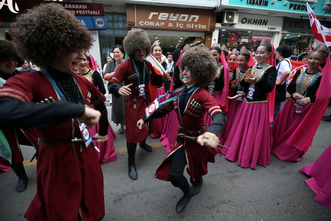 trabzonda-2-uluslararasi-horon-festivali-basladi-13.jpg