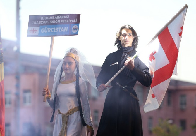 trabzonda-2-uluslararasi-horon-festivali-basladi-17.jpg