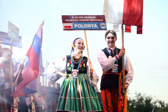trabzonda-2-uluslararasi-horon-festivali-basladi-18.jpg