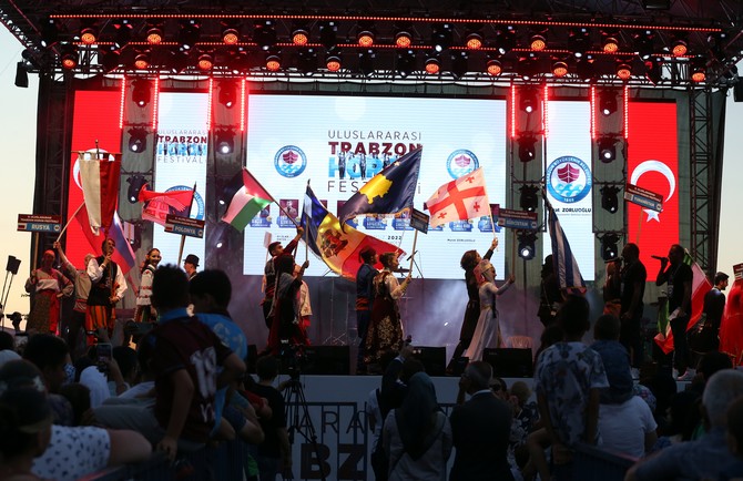 trabzonda-2-uluslararasi-horon-festivali-basladi-20.jpg