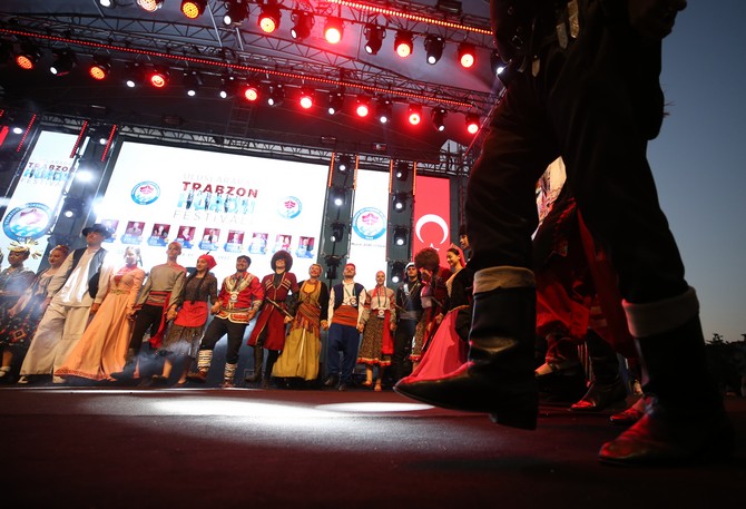trabzonda-2-uluslararasi-horon-festivali-basladi-23.jpg