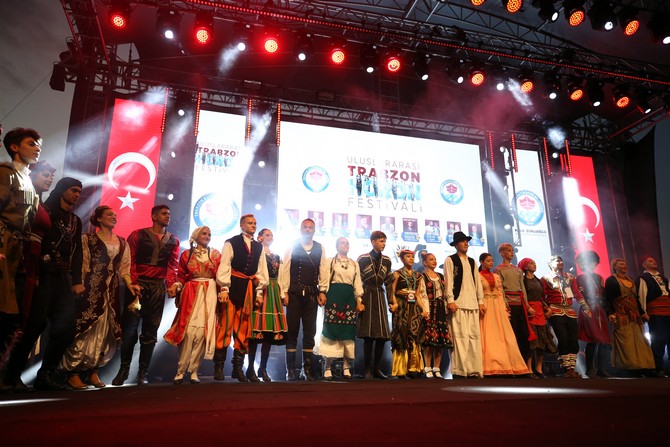 trabzonda-2-uluslararasi-horon-festivali-basladi-24.jpg