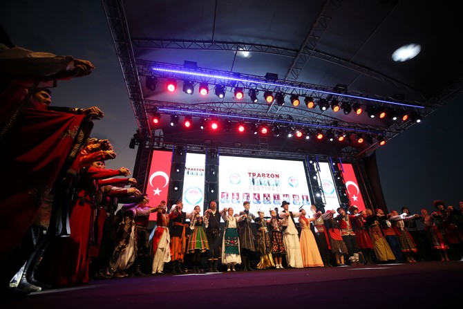 trabzonda-2-uluslararasi-horon-festivali-basladi-25.jpg