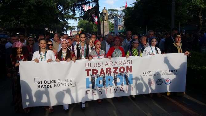 trabzonda-2-uluslararasi-horon-festivali-basladi-27.jpg