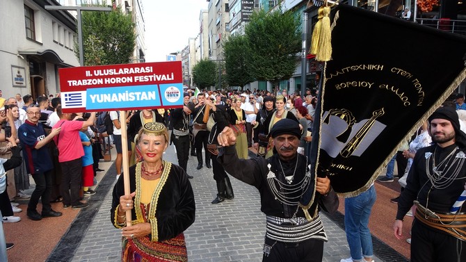 trabzonda-2-uluslararasi-horon-festivali-basladi-31.jpg