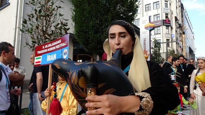 trabzonda-2-uluslararasi-horon-festivali-basladi-32.jpg