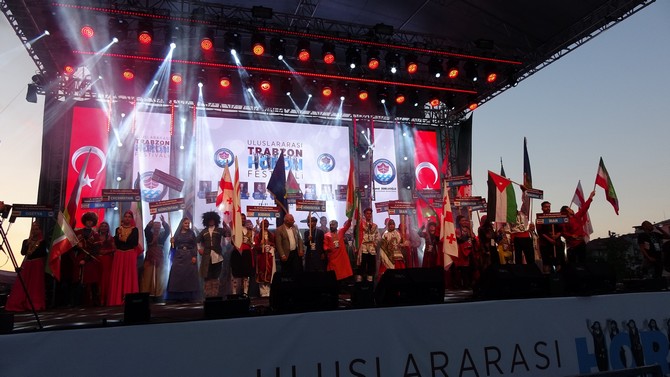trabzonda-2-uluslararasi-horon-festivali-basladi-35.jpg