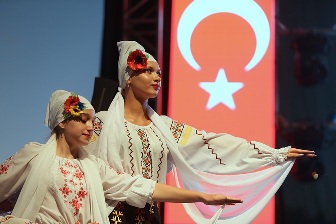 trabzonda-2-uluslararasi-horon-festivali-basladi-4.jpg