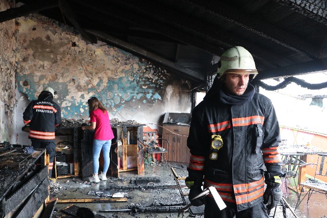 trabzonda-cati-katindaki-kafede-cikan-yangin-sonduruldu-11.jpg