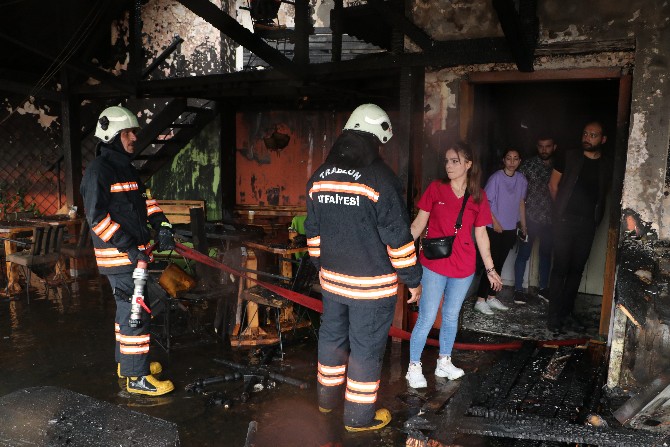 trabzonda-cati-katindaki-kafede-cikan-yangin-sonduruldu-7.jpg