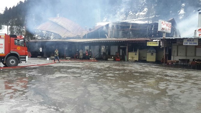 trabzonda-dinlenme-tesisinde-yangin-(2).jpg