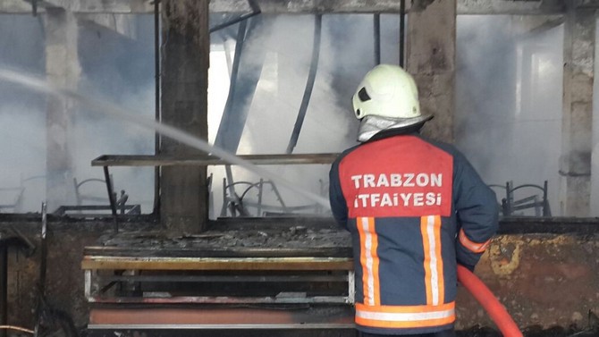 trabzonda-dinlenme-tesisinde-yangin-(4).jpg