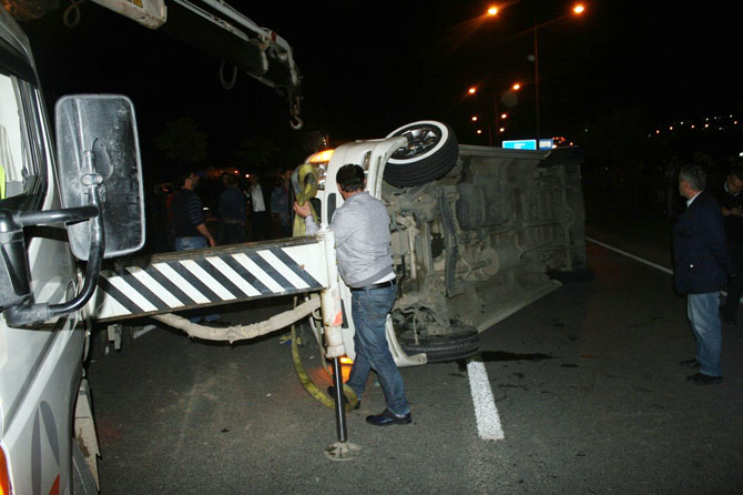trabzonda-dugun-konvoyunda-kaza-3-yarali-2.jpg trabzonda-dugun-konvoyunda-kaza-3-yarali-2.jpg