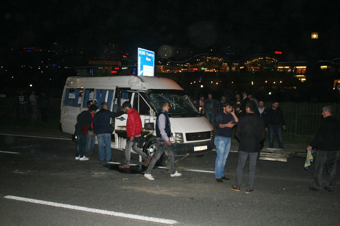 trabzonda-dugun-konvoyunda-kaza-3-yarali-3.jpg trabzonda-dugun-konvoyunda-kaza-3-yarali-3.jpg