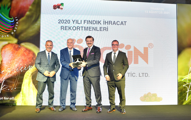 trabzonda-findik-ihracat-rekortmenleri-trabzon-ticaret-borsasinca-dunya-findik-haftasi-etkinlikleri-kapsaminda-bir-otelde-duzenlenen-torende-odullerini-aldilar-8.jpg