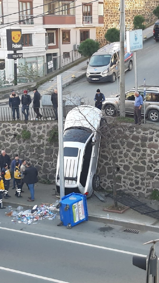 trabzonda-ilginc-kaza-duvarda-asili-kaldi-(2).jpg