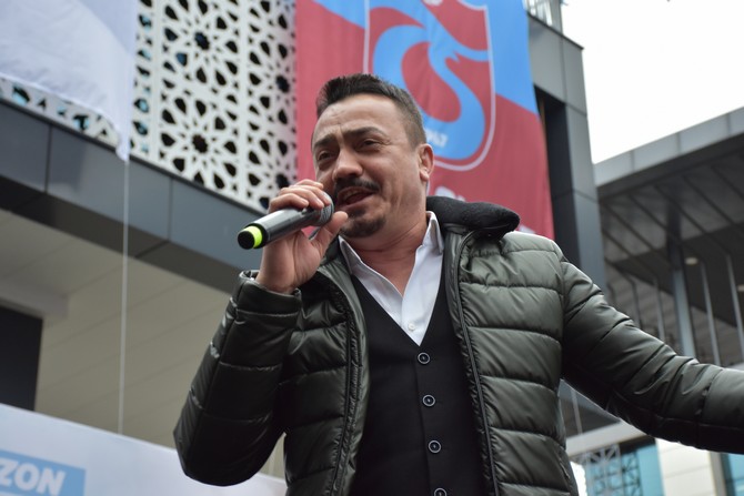 trabzonda-iyi-ki-trabzonspor-var-isimli-konser-duzenlendi-14.jpg