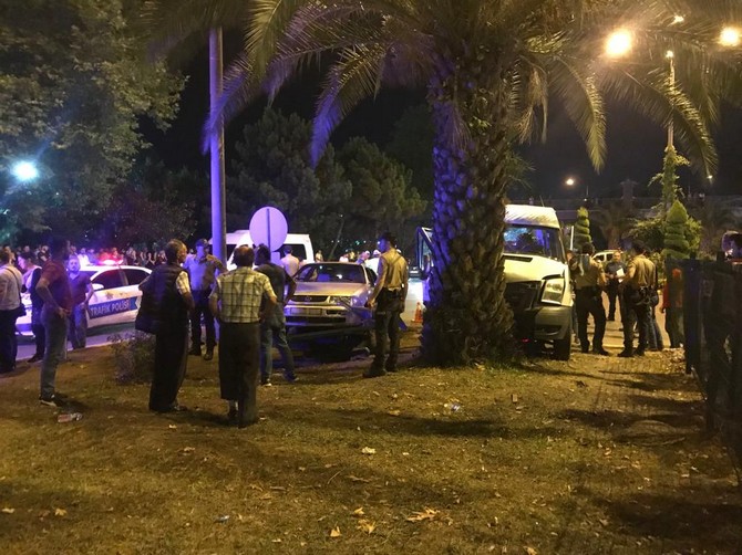 trabzonda-minibus-ile-otomobil-carpisti-1-olu,-11-yarali-(4).jpg