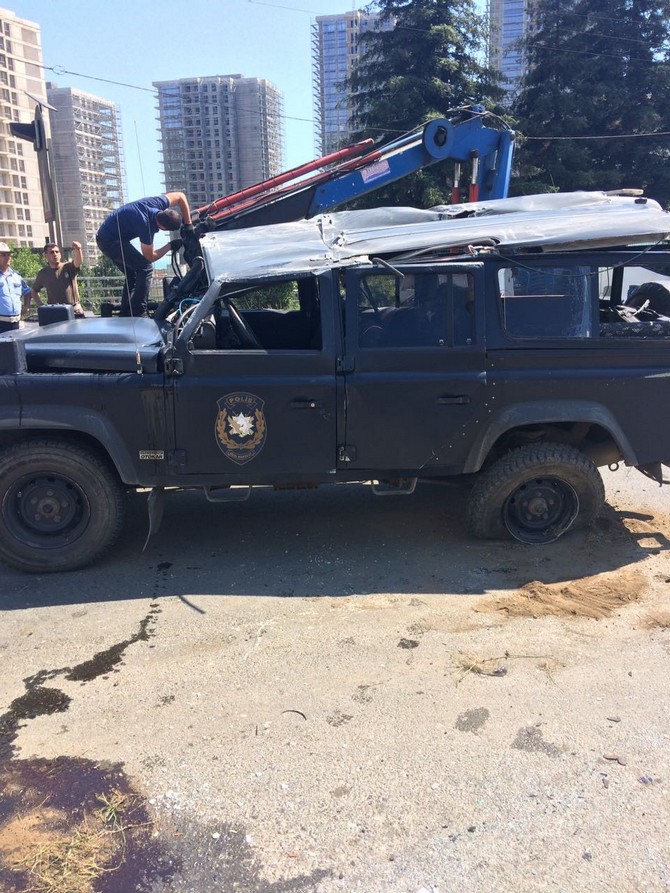 trabzonda-ozel-hareket-polisleri-kaza-yapti-7-yarali-(3).jpg