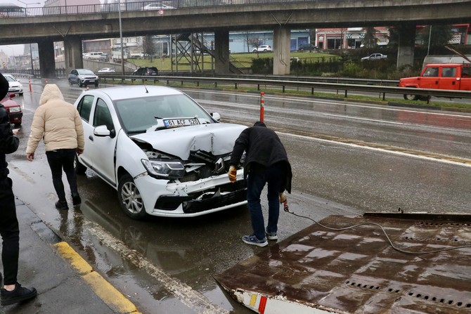 trabzonda-rize-plakali-aracin-da-karistigi-zincirleme-trafik-kazasinda-5-kisi-yaralandi-3.jpg