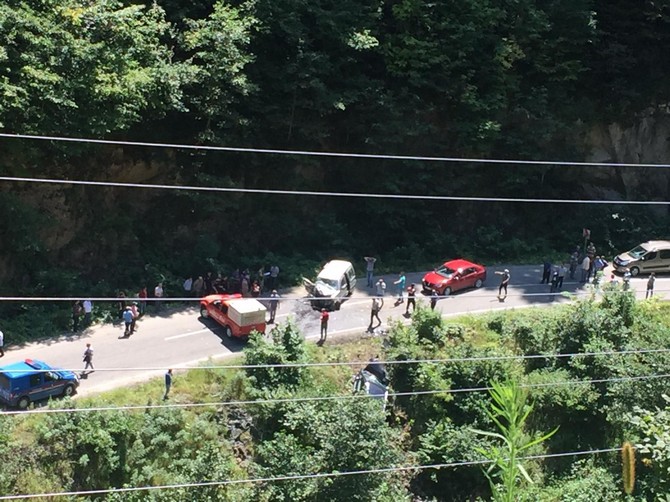 trabzonda-trafik-kazasi-1-olu,-3-yarali-(4).jpg