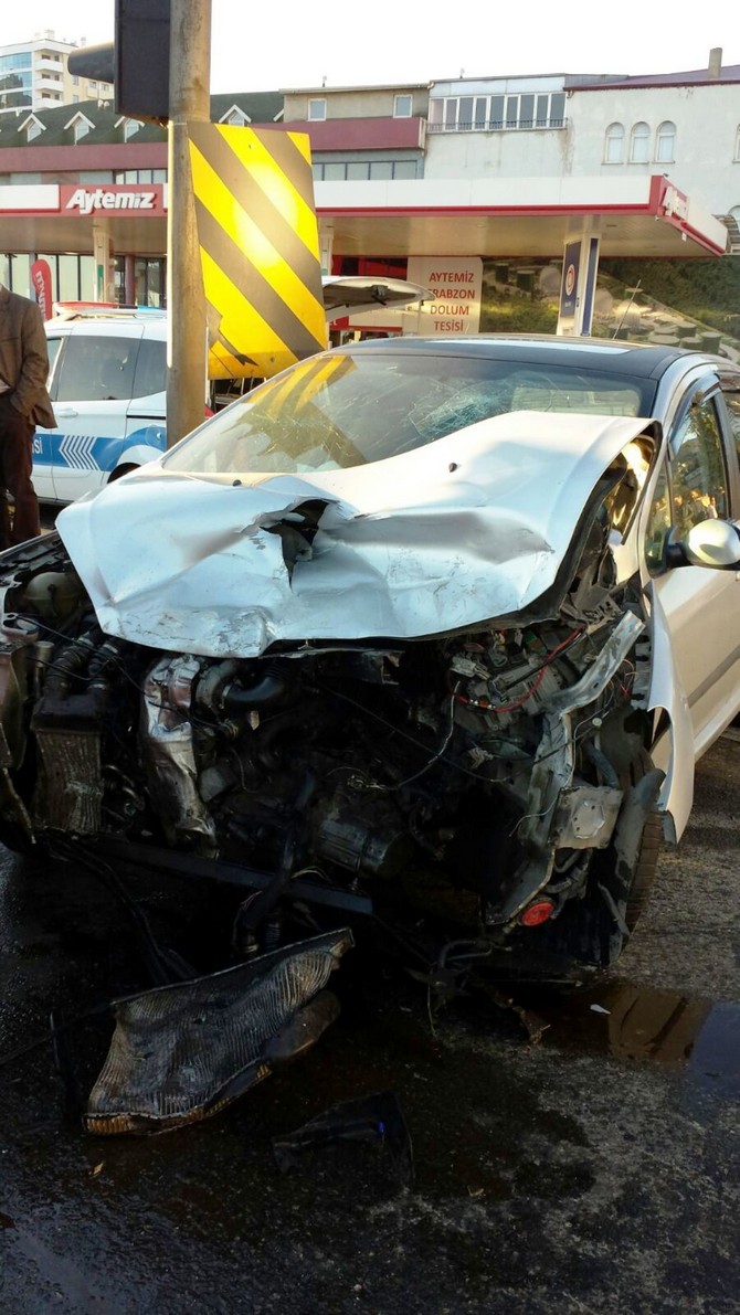trabzonda-trafik-kazasi-3-yasindaki-cocuk-oldu-(1).jpg