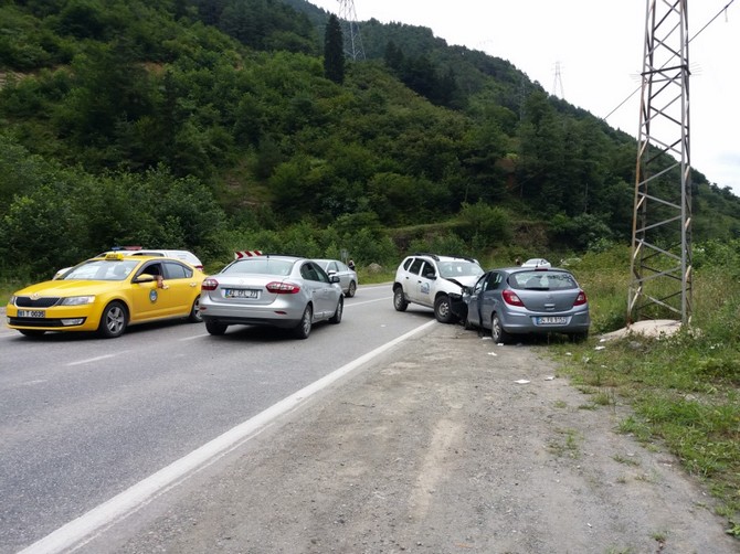 trabzonda-trafik-kazasi-6-yarali-(1).jpg