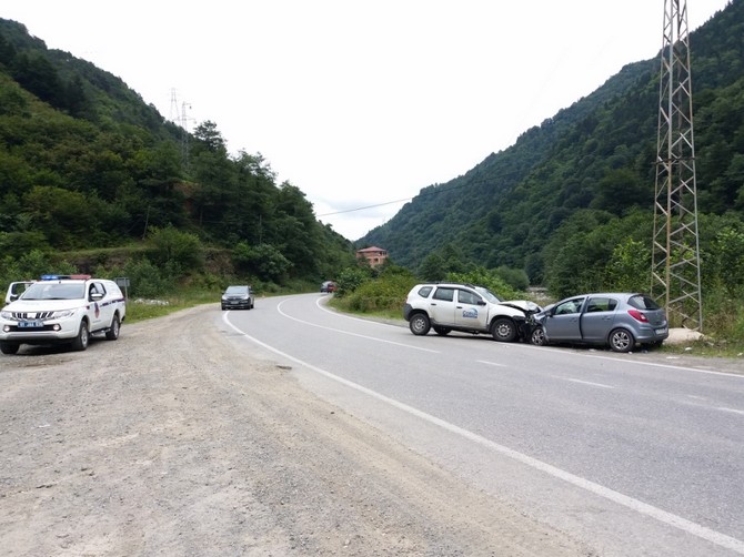 trabzonda-trafik-kazasi-6-yarali-(4).jpg