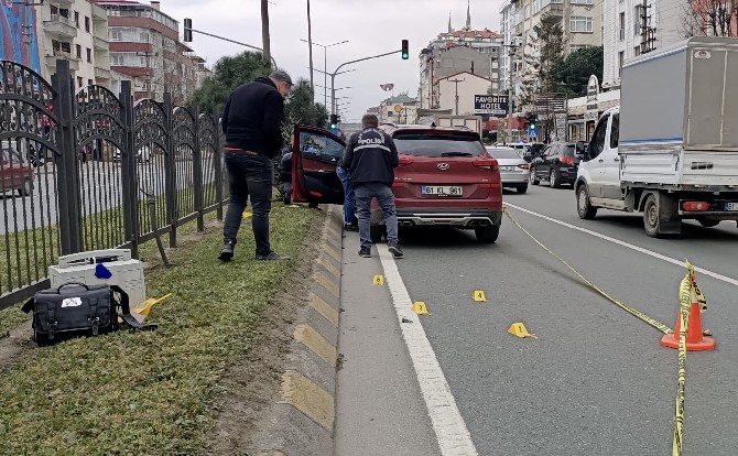 trabzonda-trafikte-silahli-saldiriya-ugrayan-surucu-yaralandi-3.jpg