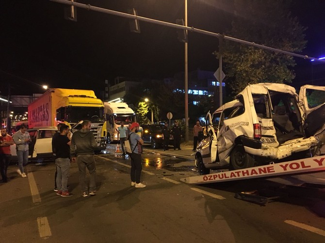 trabzonda-zincirleme-trafik-kazasi-7-yarali-(4).jpg