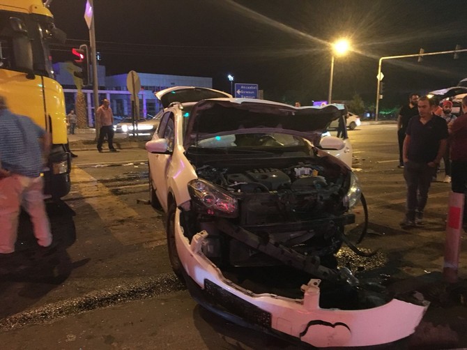trabzonda-zincirleme-trafik-kazasi-7-yarali-(5).jpg