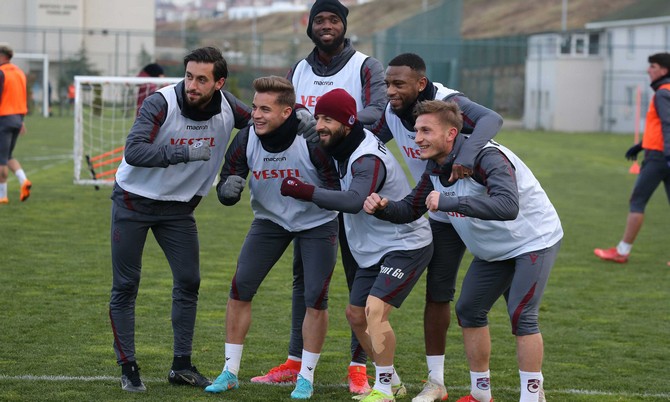 trabzonspor-caykur-rizespor-maci-hazirliklarini-surdurdu-11.jpg