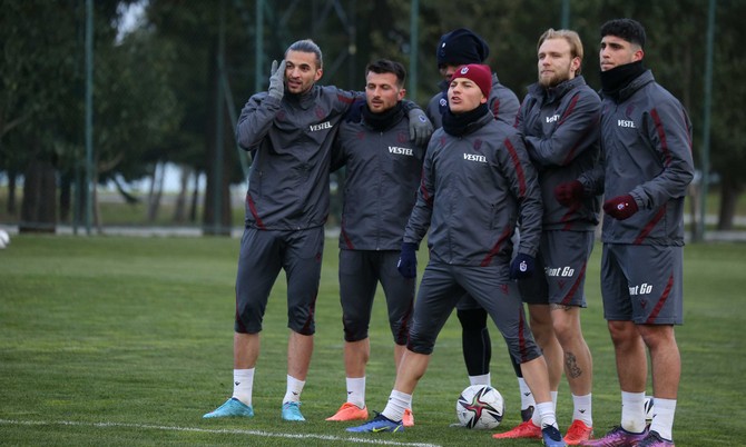 trabzonspor-caykur-rizespor-maci-hazirliklarini-surdurdu-12.jpg